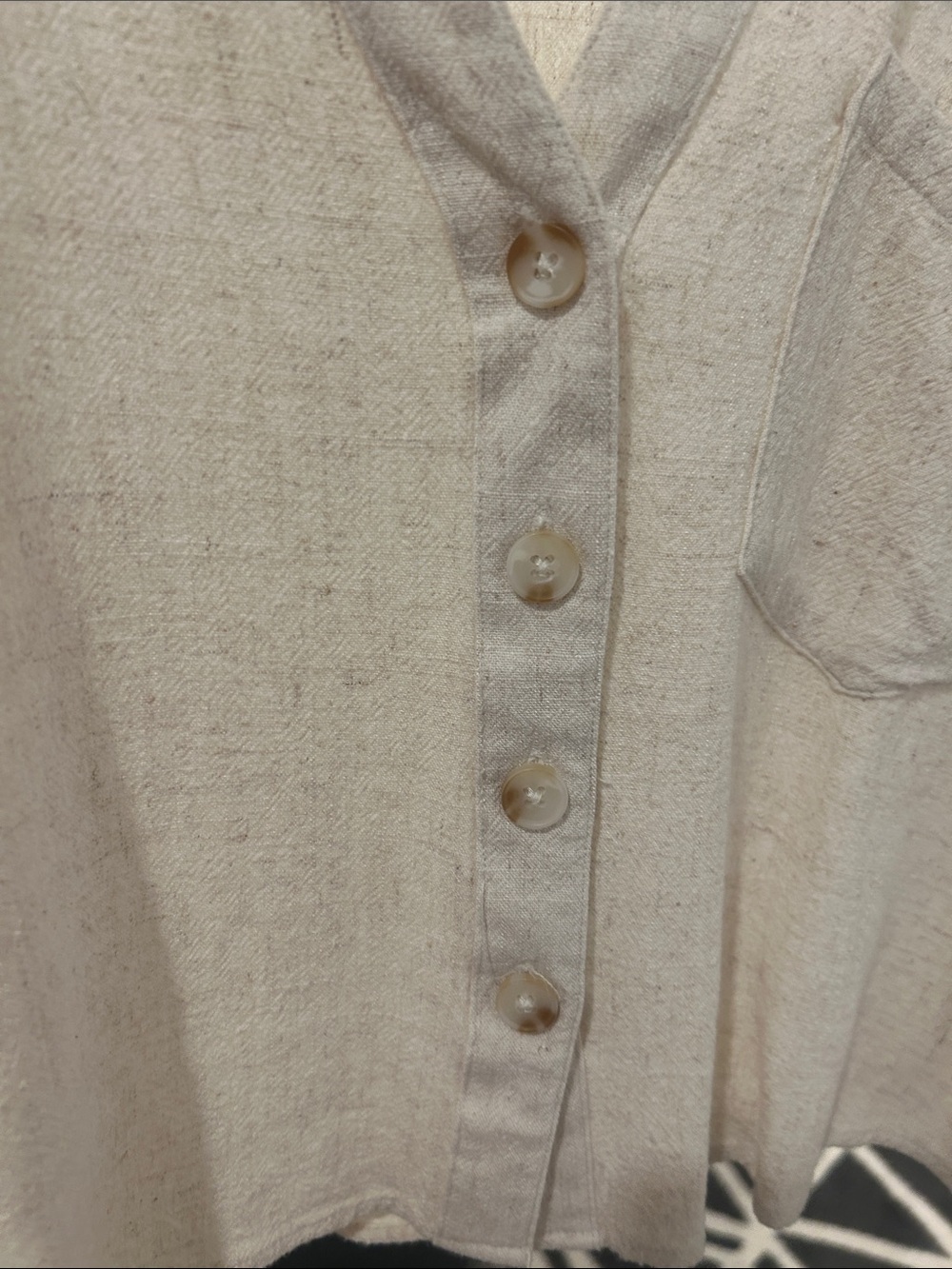 Love Notes Cropped Linen Button-Front Pocket Top - Picture 4 of 4